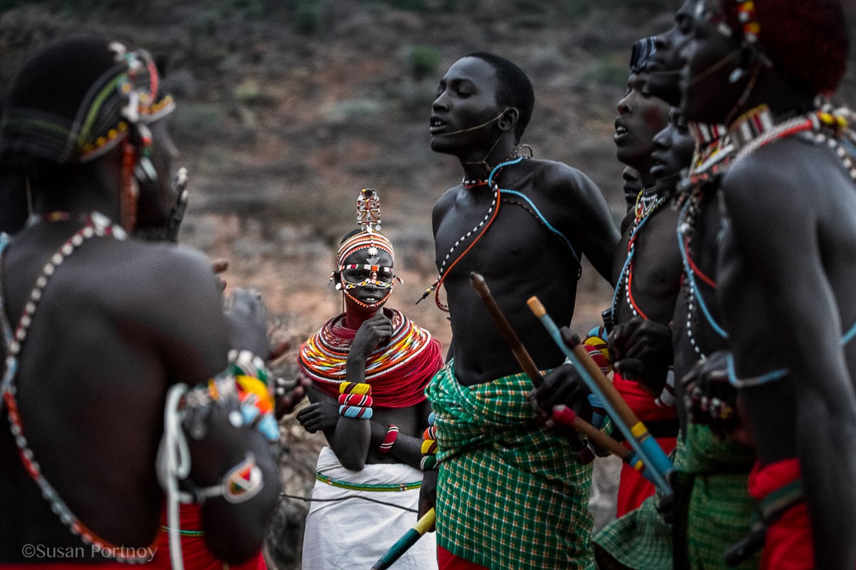samburu-men-and-women-dance-in-kenya-3