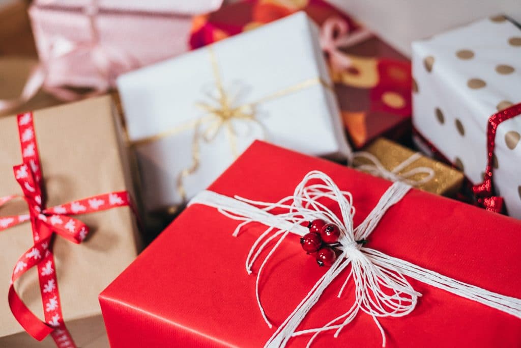 Essential Gifts for World Travelers-chelsea-london-phillips-780446-unsplash